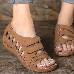 Wedge velcro sandals
